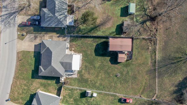 605 S Sunmeadow Drive, Strafford, MO 65757