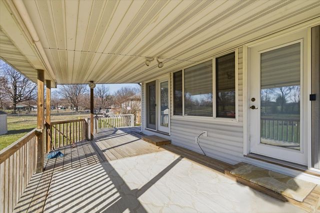 605 S Sunmeadow Drive, Strafford, MO 65757