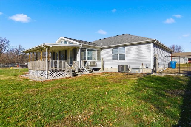 605 S Sunmeadow Drive, Strafford, MO 65757