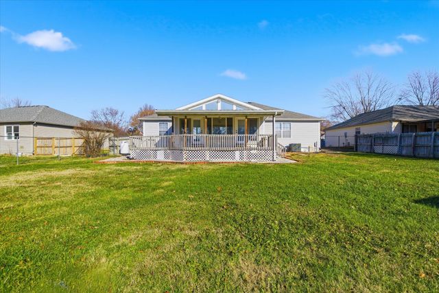605 S Sunmeadow Drive, Strafford, MO 65757