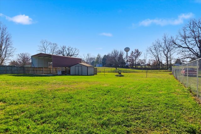 605 S Sunmeadow Drive, Strafford, MO 65757
