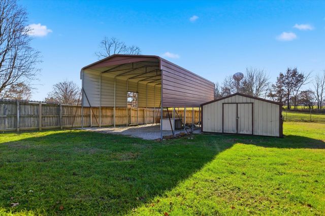 605 S Sunmeadow Drive, Strafford, MO 65757