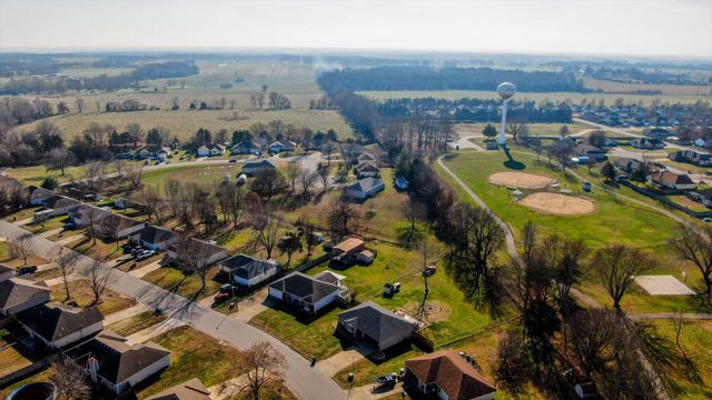 605 S Sunmeadow Drive, Strafford, MO 65757