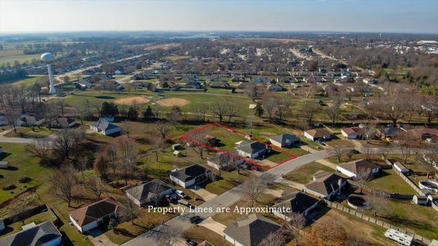 605 S Sunmeadow Drive, Strafford, MO 65757