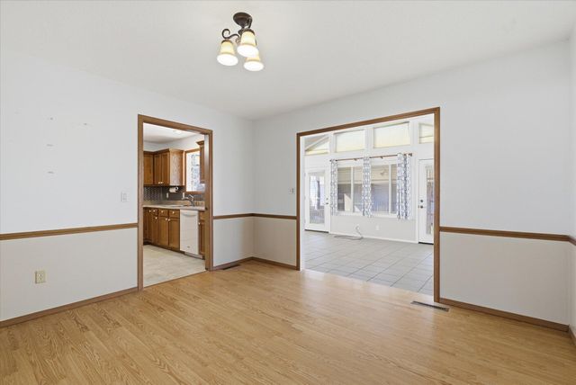 605 S Sunmeadow Drive, Strafford, MO 65757