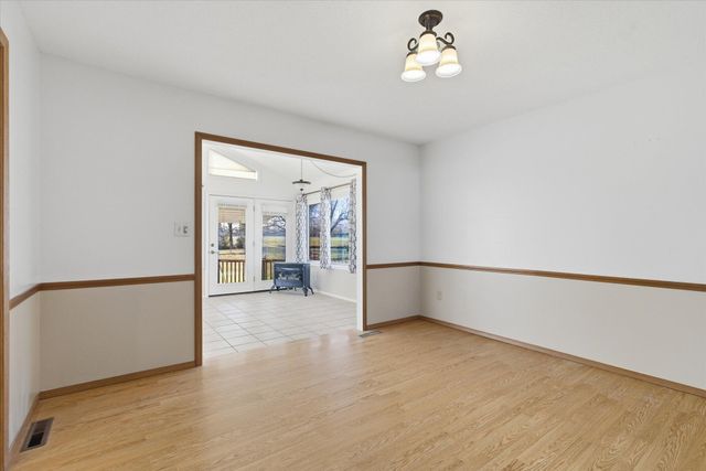 605 S Sunmeadow Drive, Strafford, MO 65757