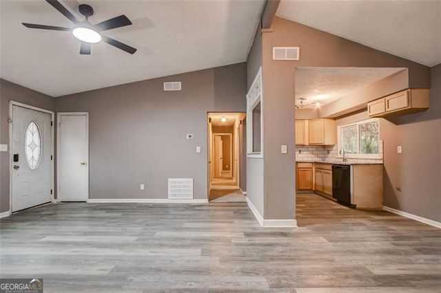 8962 BENTWOOD Lane, Riverdale, GA 30274