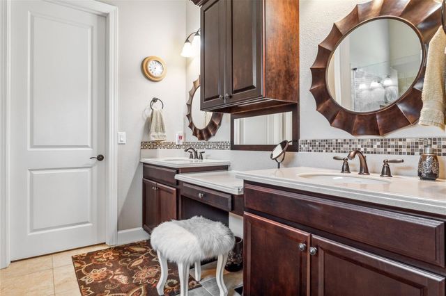 8530 GRAND ALBERATO ROAD, Tampa, FL 33647