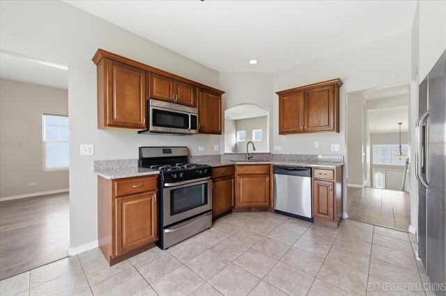 1102 Delta Drive 1102, Elgin, IL 60123