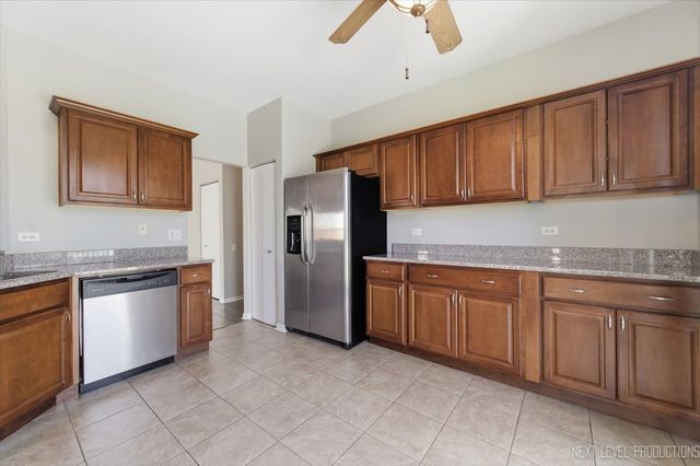 1102 Delta Drive 1102, Elgin, IL 60123