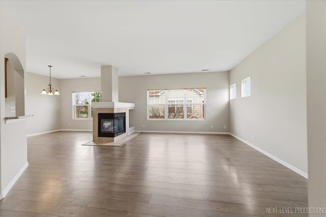 1102 Delta Drive 1102, Elgin, IL 60123