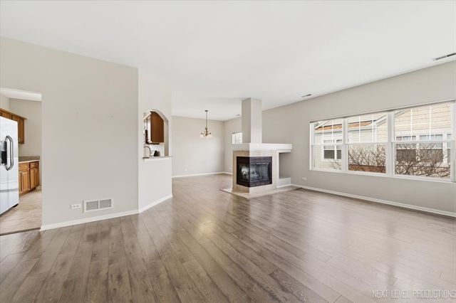 1102 Delta Drive 1102, Elgin, IL 60123