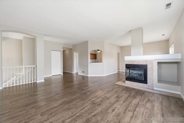 1102 Delta Drive 1102, Elgin, IL 60123