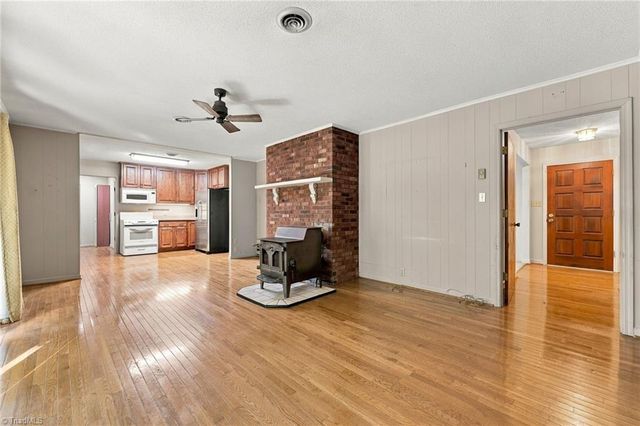 5704 Kings Court, Pleasant Garden, NC 27313