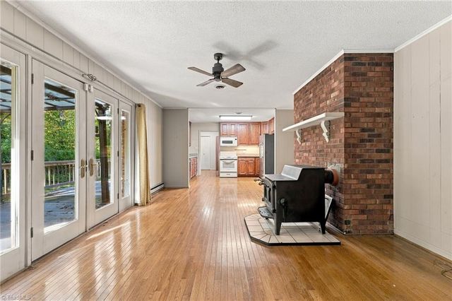 5704 Kings Court, Pleasant Garden, NC 27313