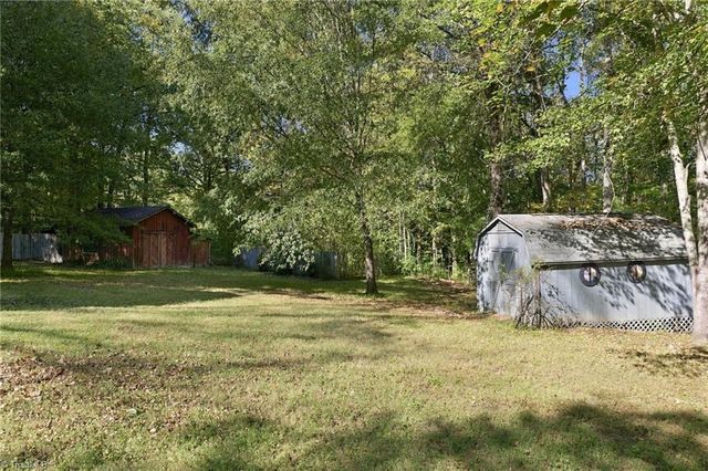 5704 Kings Court, Pleasant Garden, NC 27313