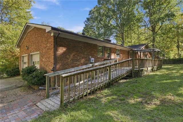 5704 Kings Court, Pleasant Garden, NC 27313