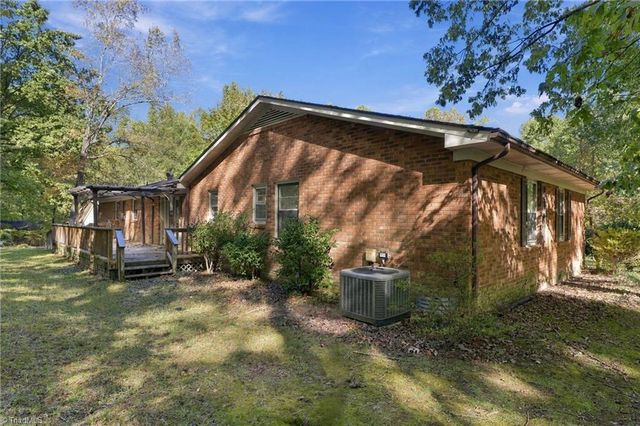 5704 Kings Court, Pleasant Garden, NC 27313