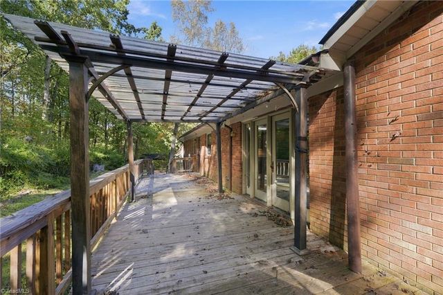 5704 Kings Court, Pleasant Garden, NC 27313