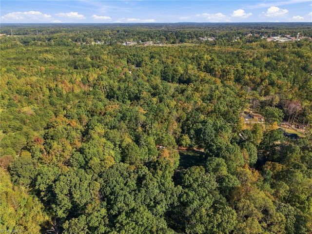 5704 Kings Court, Pleasant Garden, NC 27313