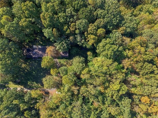 5704 Kings Court, Pleasant Garden, NC 27313