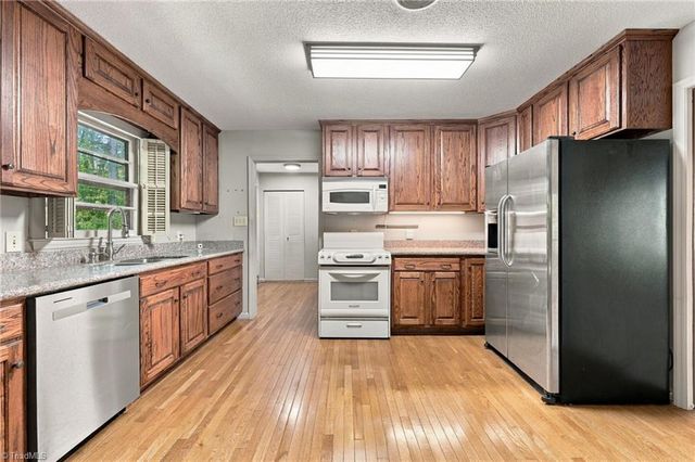 5704 Kings Court, Pleasant Garden, NC 27313
