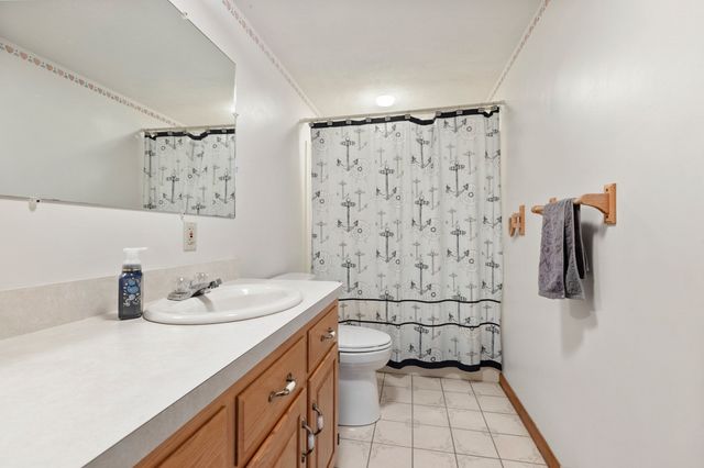 4 Shore Ln, Holland, MA 01521