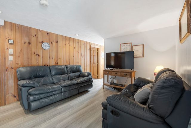 4 Shore Ln, Holland, MA 01521