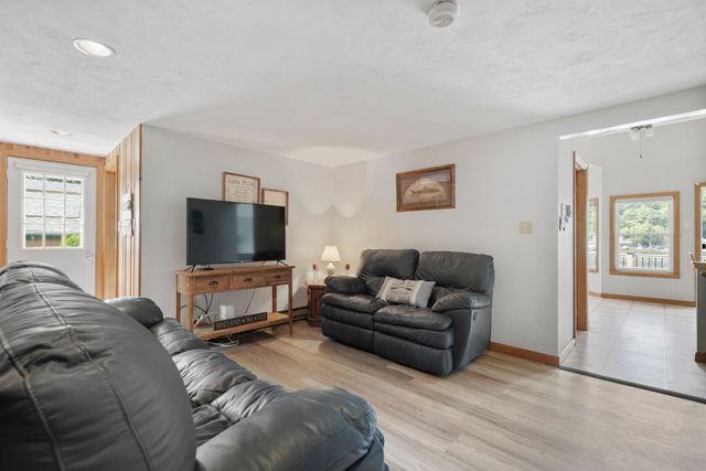 4 Shore Ln, Holland, MA 01521