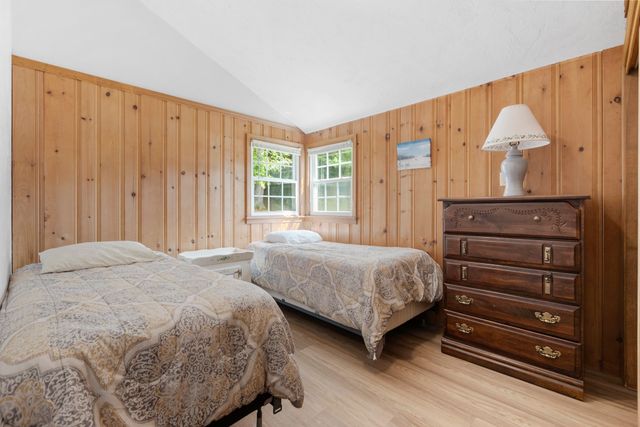 4 Shore Ln, Holland, MA 01521