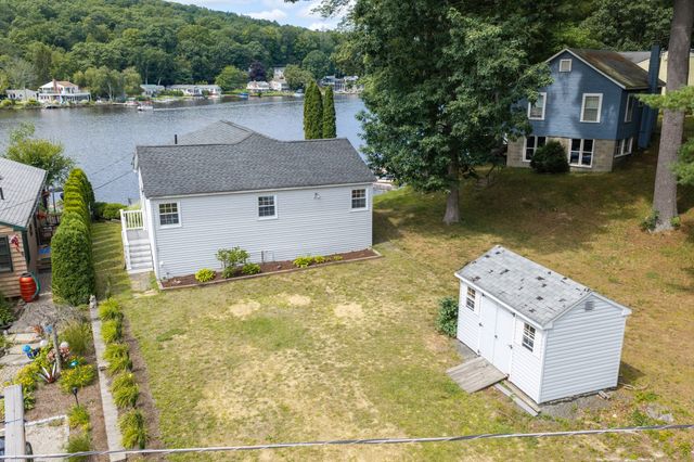 4 Shore Ln, Holland, MA 01521