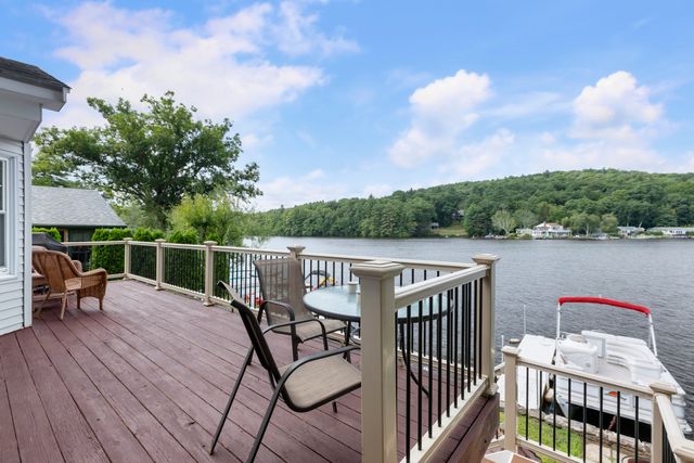 4 Shore Ln, Holland, MA 01521
