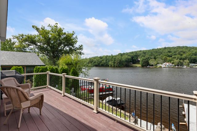 4 Shore Ln, Holland, MA 01521
