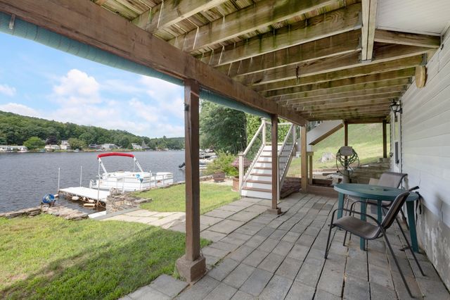 4 Shore Ln, Holland, MA 01521