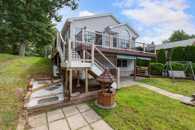 4 Shore Ln, Holland, MA 01521