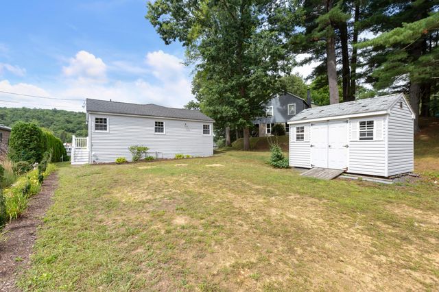 4 Shore Ln, Holland, MA 01521