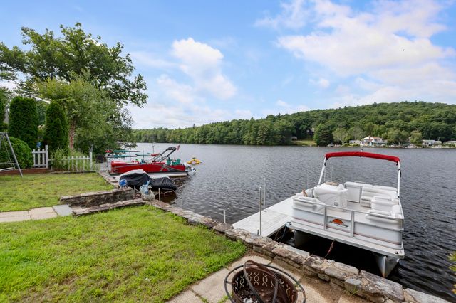 4 Shore Ln, Holland, MA 01521