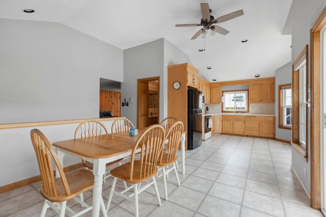 4 Shore Ln, Holland, MA 01521