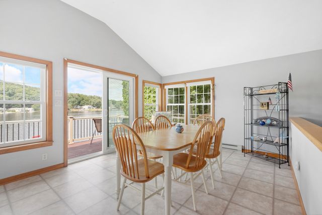 4 Shore Ln, Holland, MA 01521