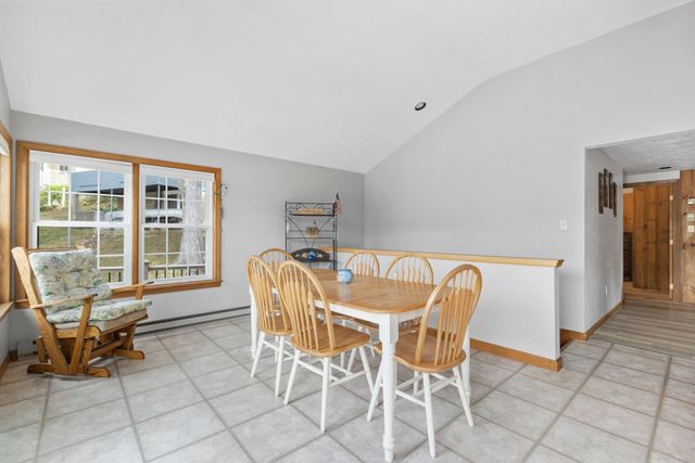 4 Shore Ln, Holland, MA 01521