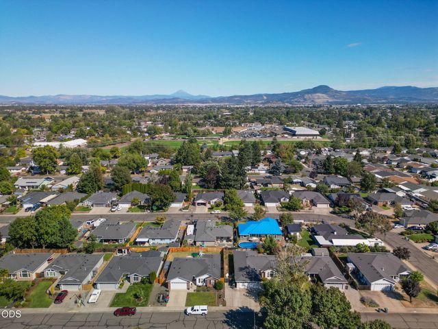 1826 Northwood Drive, Central Point, OR 97502