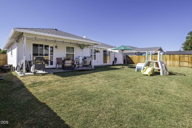 1826 Northwood Drive, Central Point, OR 97502