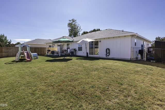 1826 Northwood Drive, Central Point, OR 97502