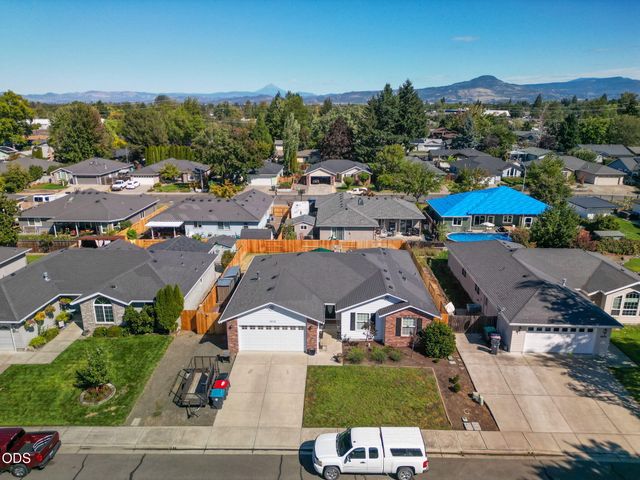 1826 Northwood Drive, Central Point, OR 97502