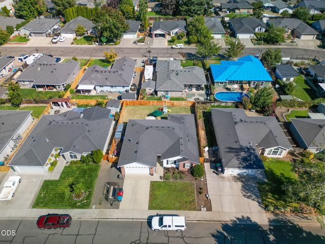1826 Northwood Drive, Central Point, OR 97502