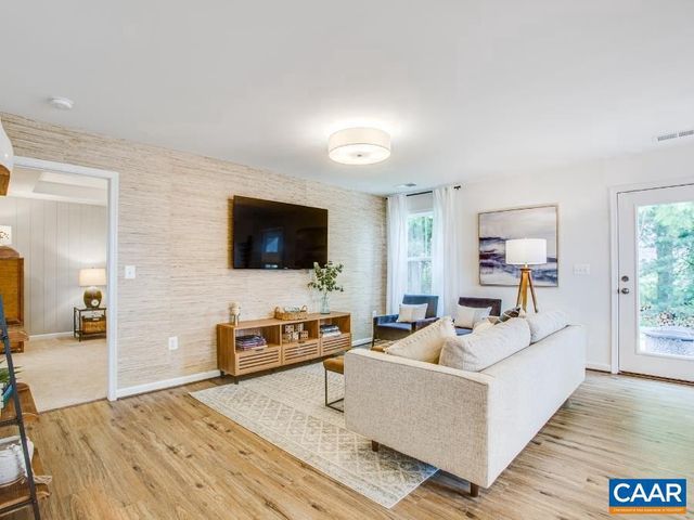 157 LOOKOVER TER, Stuarts Draft, VA 24477