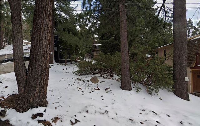 33432 Lake View Dr, Running Springs, CA 92382