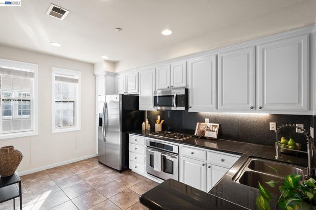 3703 Whitworth Dr, Dublin, CA 94568