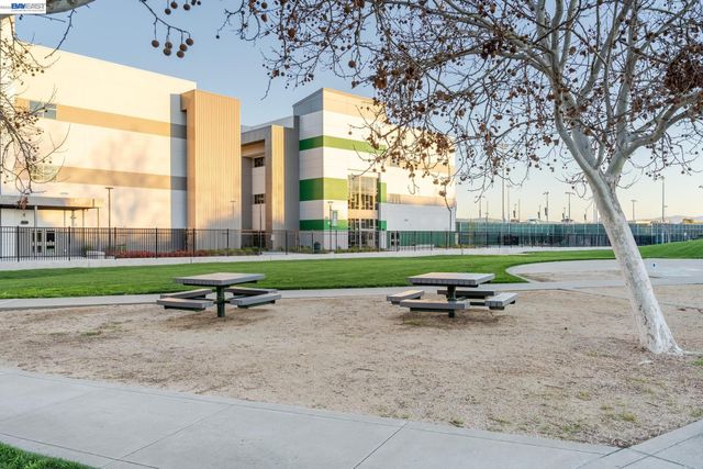 3703 Whitworth Dr, Dublin, CA 94568