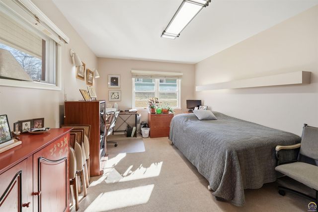 307 SW Woodbury LN, Topeka, KS 66606